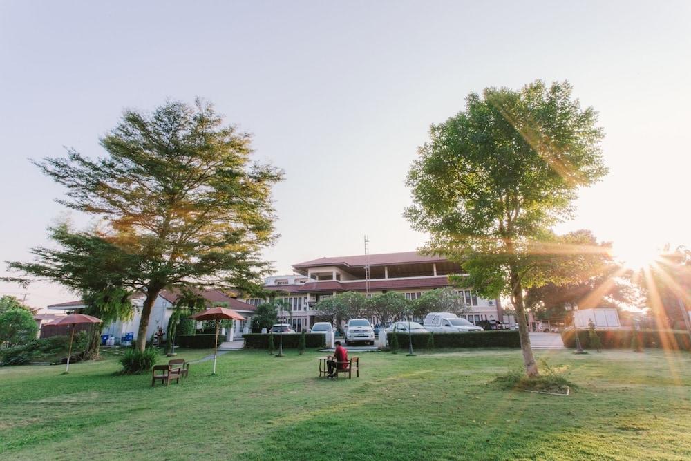 Royal Princess City Lamphun Hotel Exterior photo