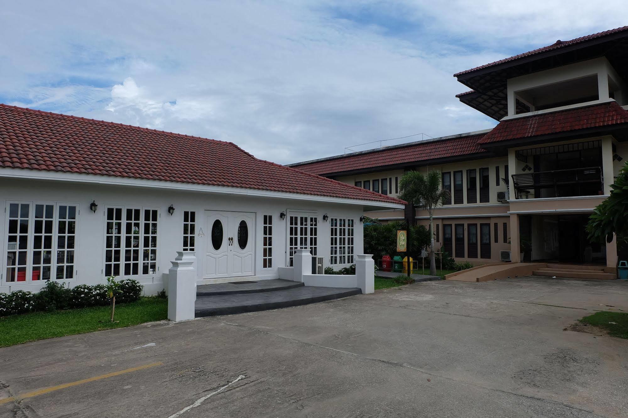 Royal Princess City Lamphun Hotel Exterior photo