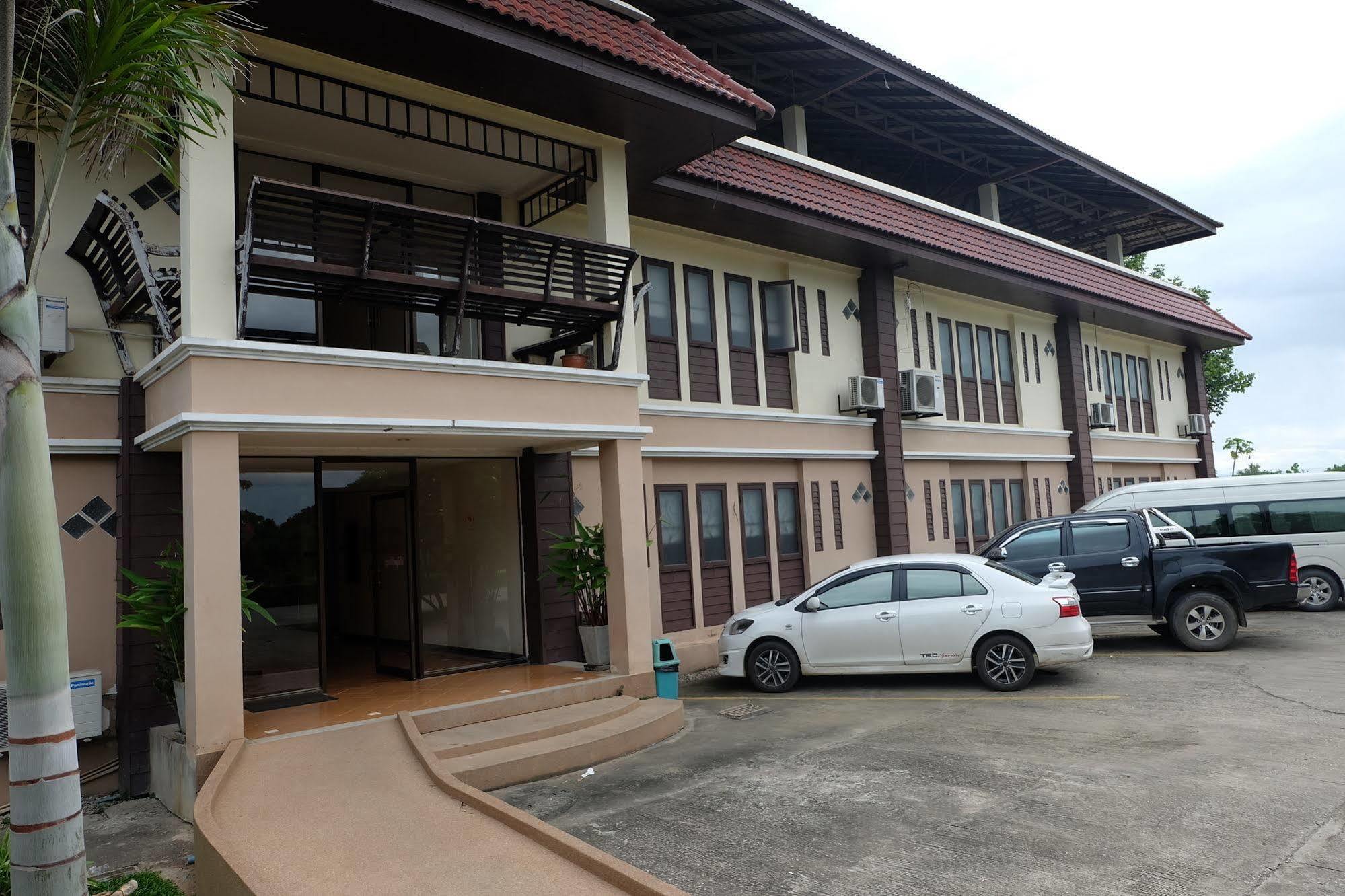 Royal Princess City Lamphun Hotel Exterior photo