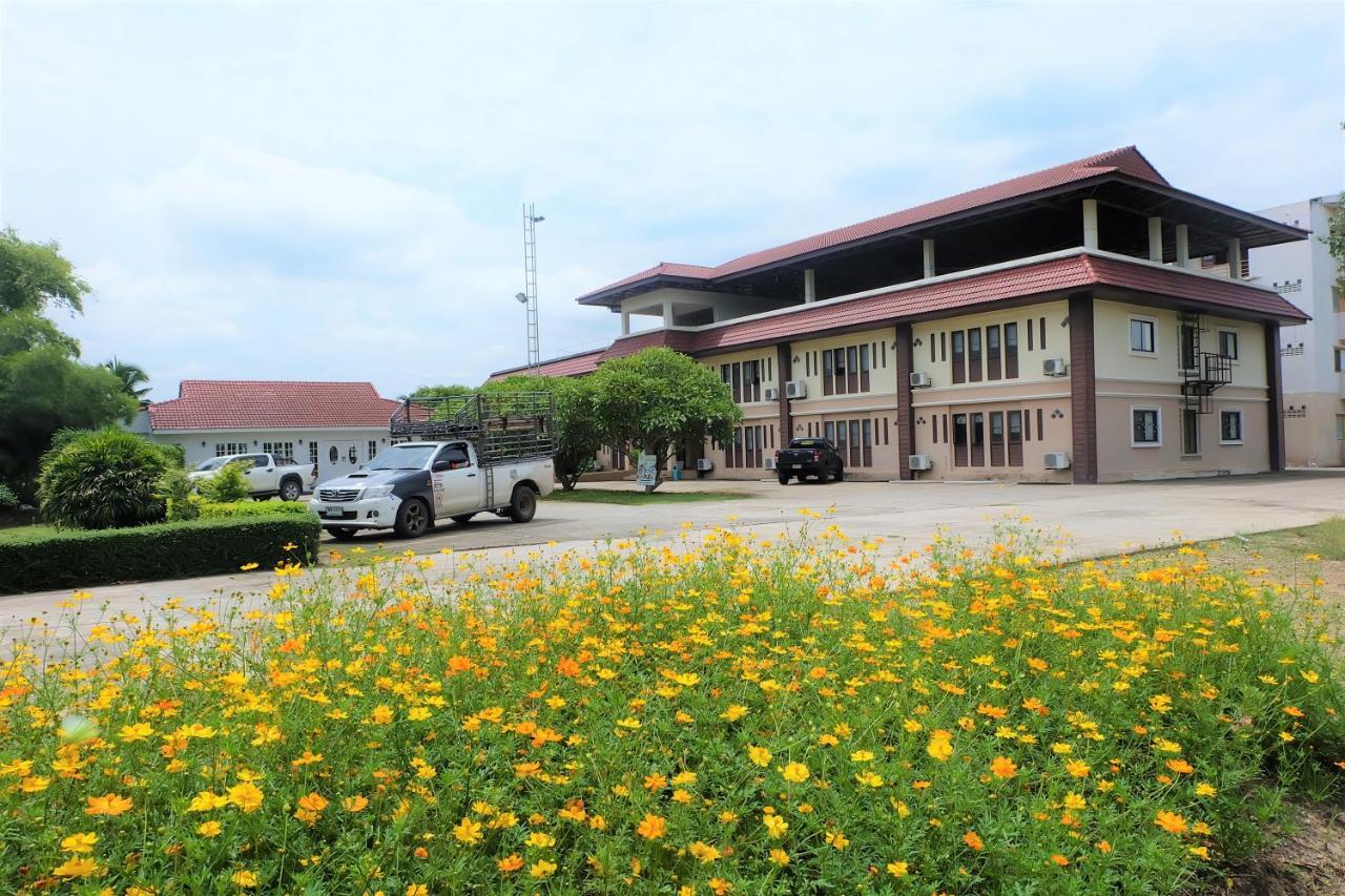 Royal Princess City Lamphun Hotel Exterior photo